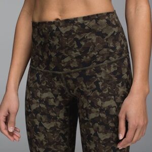 Sz4/6 Lululemon Wunder Under Roll Down Pant in Mystic Jungle VGUC